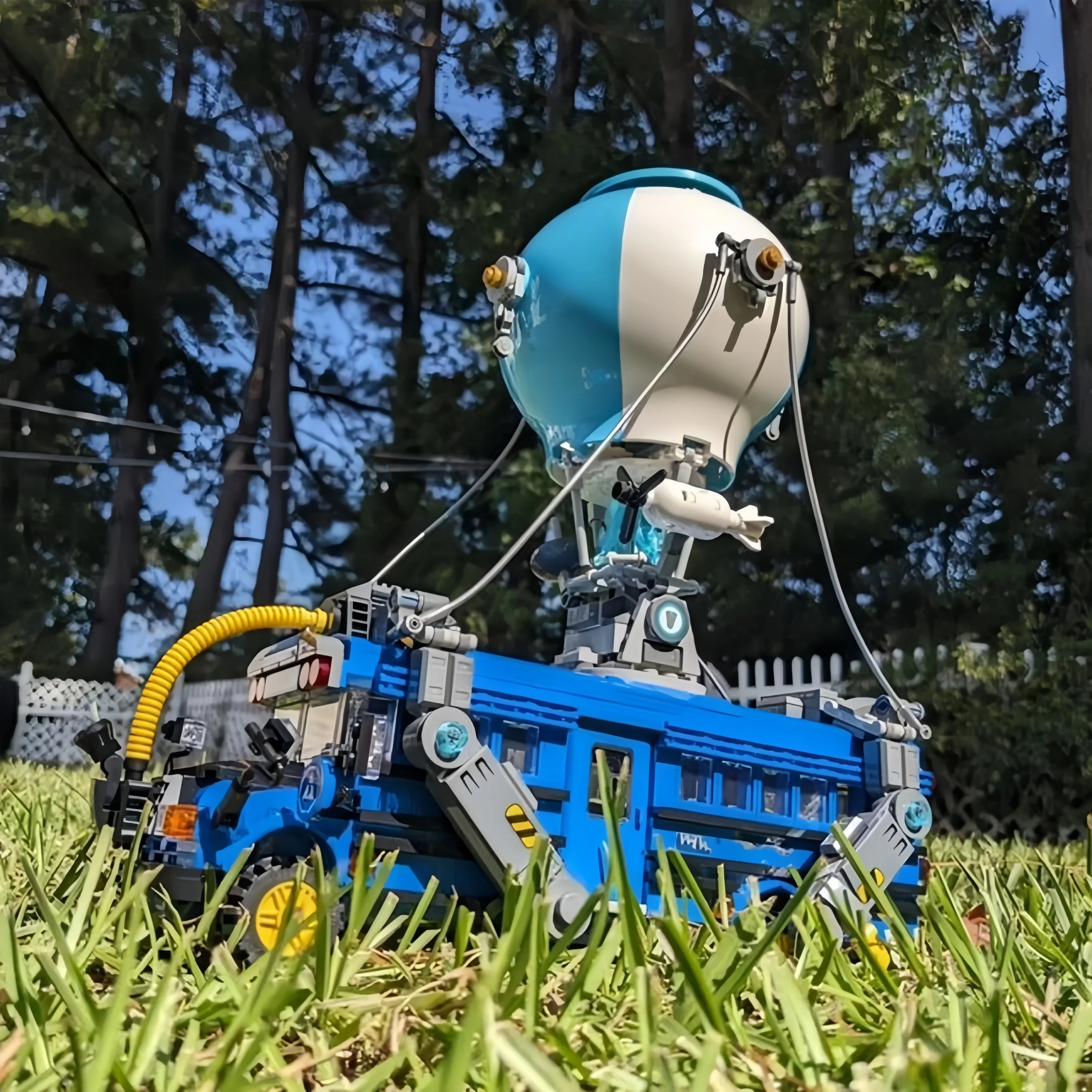 Креативный конструктор-автобус из кирпичиков MOC-77073, набор деталей, игрушки для детей, подарки на день рождения и Рождество
Креативный конструктор-автобус из кирпичиков MOC-77073, набор деталей, игрушки для детей, подарки на день рождения и Рождество