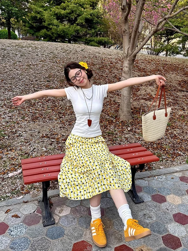 Korean Style Simple Yellow Knot Midi Skirt Women's Summer New High Waist Slimming Summer Dopaamine Mid-Length Skirt
Korean Style Simple Yellow Knot Midi Skirt Women's Summer New High Waist Slimming Summer Dopaamine Mid-Length Skirt