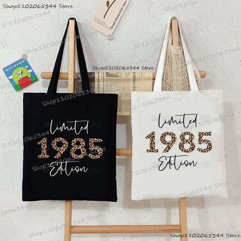 Limited 1985 Edition Print Hand Bag Women Leopard Years Men Canvas Tote Bag Harajuku Female 1980-1989 Birthday Handbags Gifts
Limited 1985 Edition Print Hand Bag Women Leopard Years Men Canvas Tote Bag Harajuku Female 1980-1989 Birthday Handbags Gifts
