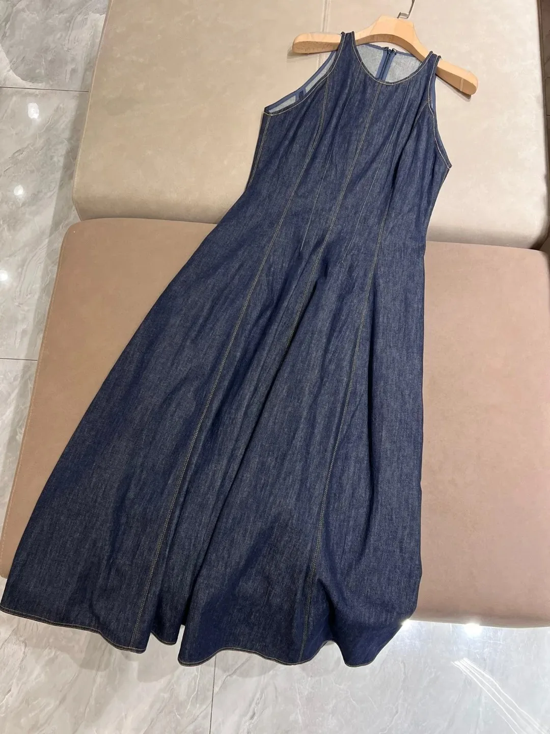 Summer women's long skirt chain bead denim cotton sleeveless long skirt round neck waist skirt women's clothing
Summer women's long skirt chain bead denim cotton sleeveless long skirt round neck waist skirt women's clothing