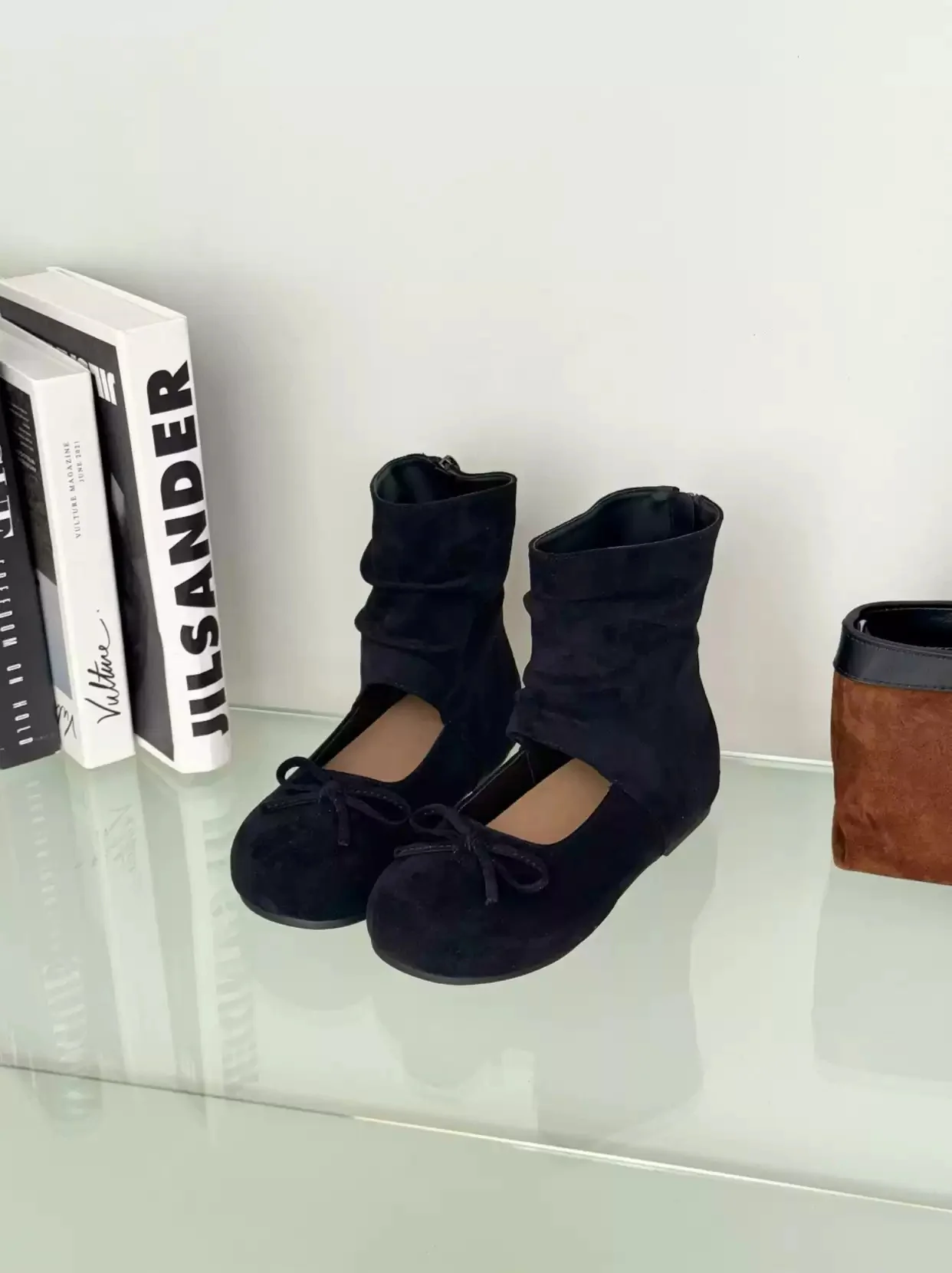 Women's Suede Round Toe Ankle Boots Cute Bow Decor Slip-On Loafer Booties with Ruched Detail for Casual Daily Autumn Winter Cozy
Women's Suede Round Toe Ankle Boots Cute Bow Decor Slip-On Loafer Booties with Ruched Detail for Casual Daily Autumn Winter Cozy
