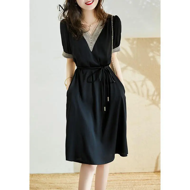 Summer New Women's V-neck Dress Loose Commuter Casual High Waist Lace Up A-line Dress
Summer New Women's V-neck Dress Loose Commuter Casual High Waist Lace Up A-line Dress