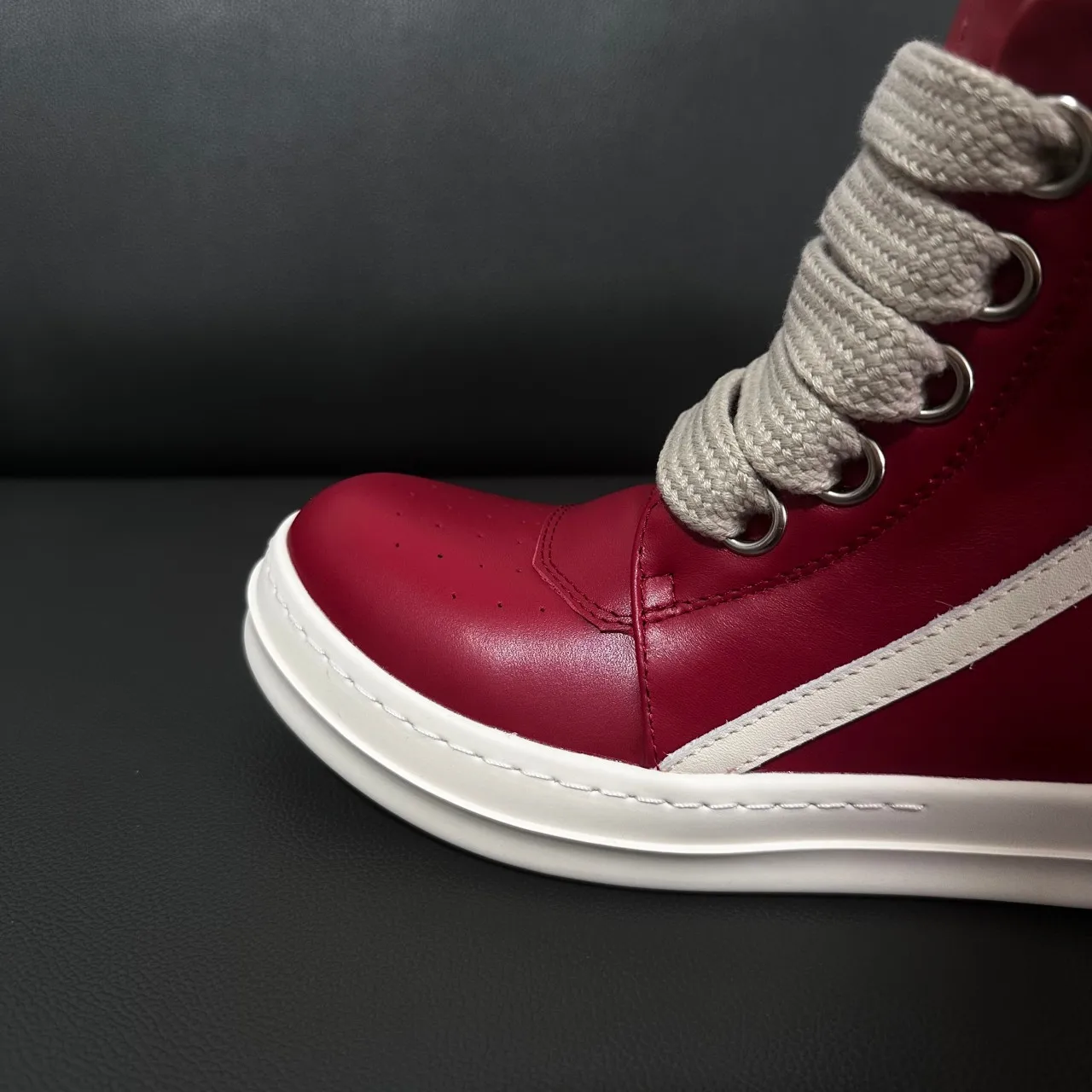 Brand Men Shoes Casual Sneaker Red Leather Jumbo Shoelace Flat High Top Shoe Women Ankle Boots Luxury Ro Designer Sneakers
Brand Men Shoes Casual Sneaker Red Leather Jumbo Shoelace Flat High Top Shoe Women Ankle Boots Luxury Ro Designer Sneakers
