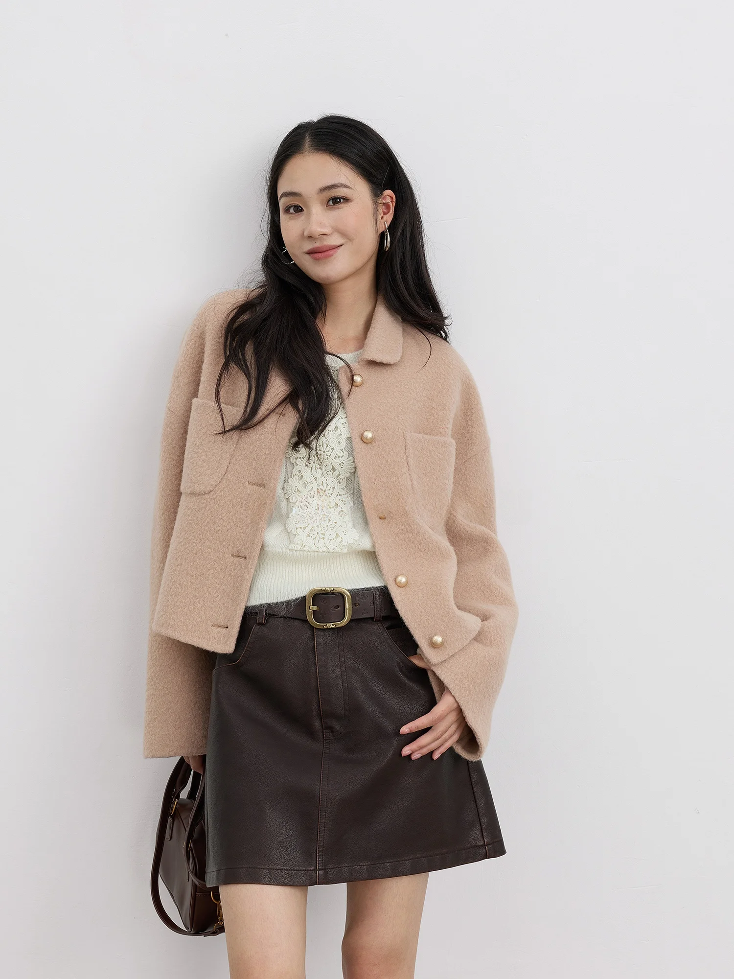 Двусторонняя верхняя одежда GONGJIU CELNE 25FW из твидовой ткани с воротником из шерсти альпаки, корейский стиль, свободный крой, длинный рукав
Двусторонняя верхняя одежда GONGJIU CELNE 25FW из твидовой ткани с воротником из шерсти альпаки, корейский стиль, свободный крой, длинный рукав