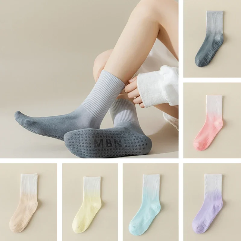 New Fashion Gradient Mid-calf Professional Anti-slip Sports Socks for Women Yoga Socks Pilates Socks Indoor Dance Fitness Socks
New Fashion Gradient Mid-calf Professional Anti-slip Sports Socks for Women Yoga Socks Pilates Socks Indoor Dance Fitness Socks