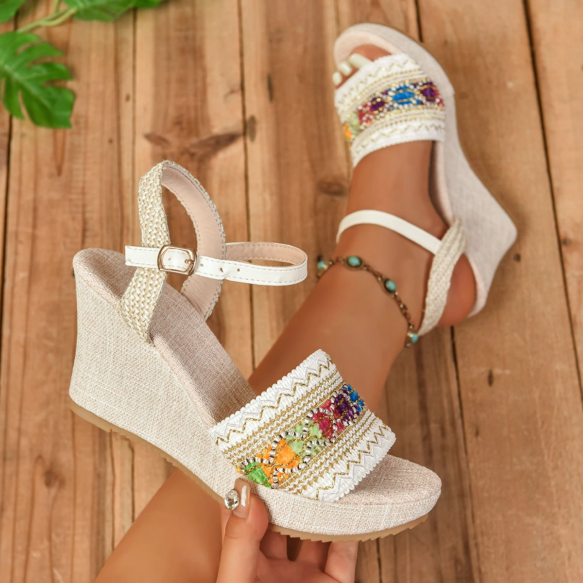 Женские богемные сандалии на танкетке больших размеров, 2021, трендовая дизайнерская обувь на толстой подошве, женские летние легкие римские сандалии на платформе
Женские богемные сандалии на танкетке больших размеров, 2021, трендовая дизайнерская обувь на толстой подошве, женские летние легкие римские сандалии на платформе