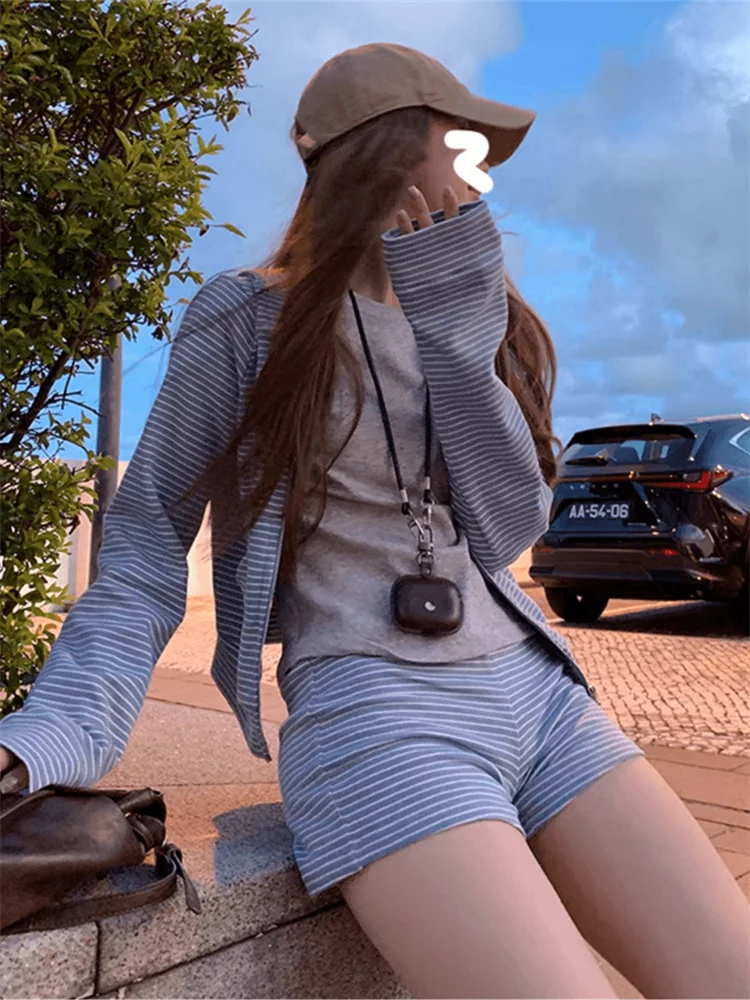 Casual Sportswear Set Women's Color Block Striped Hoodie Jacket And Shorts Fashionable Ootd Autumn Collection Long Sleeve Zipper
Casual Sportswear Set Women's Color Block Striped Hoodie Jacket And Shorts Fashionable Ootd Autumn Collection Long Sleeve Zipper