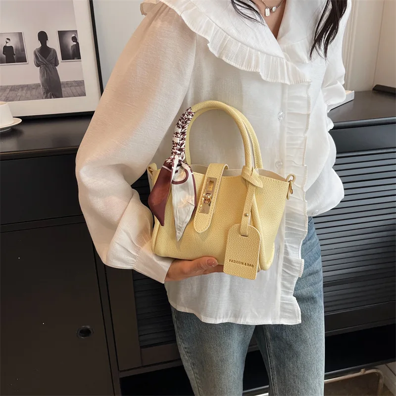 Fall Niche Bucket Bag Scarf Accent Shoulder Purse for Women Vintage Crossbody Tote Chic Top Handle Bag Fashion Day-to-Night Bag
Fall Niche Bucket Bag Scarf Accent Shoulder Purse for Women Vintage Crossbody Tote Chic Top Handle Bag Fashion Day-to-Night Bag