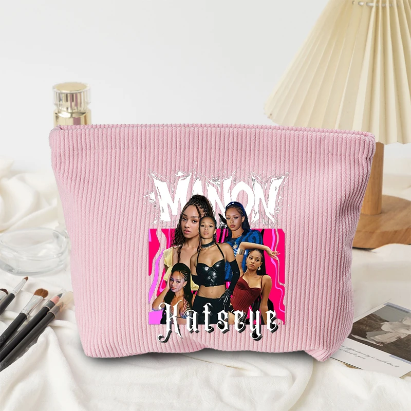 Fashion K POP KATSEYE Good-looking Cosmetic Bag for Women Anime Cartoon Printed Makeup Pouch Students Portable Washing Bags Gift
Fashion K POP KATSEYE Good-looking Cosmetic Bag for Women Anime Cartoon Printed Makeup Pouch Students Portable Washing Bags Gift