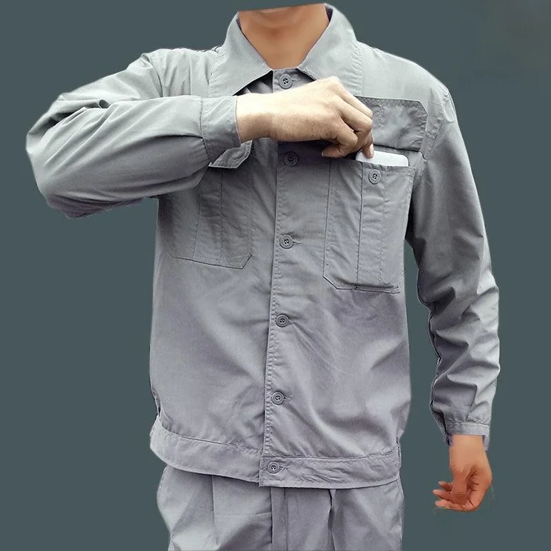 Летний рабочий костюм для мужчин: тонкий комплект спецодежды с длинным рукавом (верх и брюки), устойчивый к износу и загрязнениям.
Летний рабочий костюм для мужчин: тонкий комплект спецодежды с длинным рукавом (верх и брюки), устойчивый к износу и загрязнениям.