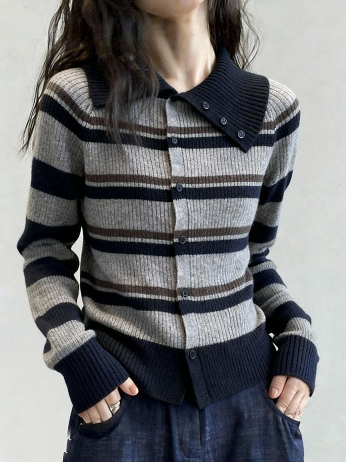 Korean Style Soft Knitted Long Sleeve Neck Sweater Women's Slim Fit Striped Color Block Winter Fashion Top Ladies' Knitwear
Korean Style Soft Knitted Long Sleeve Neck Sweater Women's Slim Fit Striped Color Block Winter Fashion Top Ladies' Knitwear