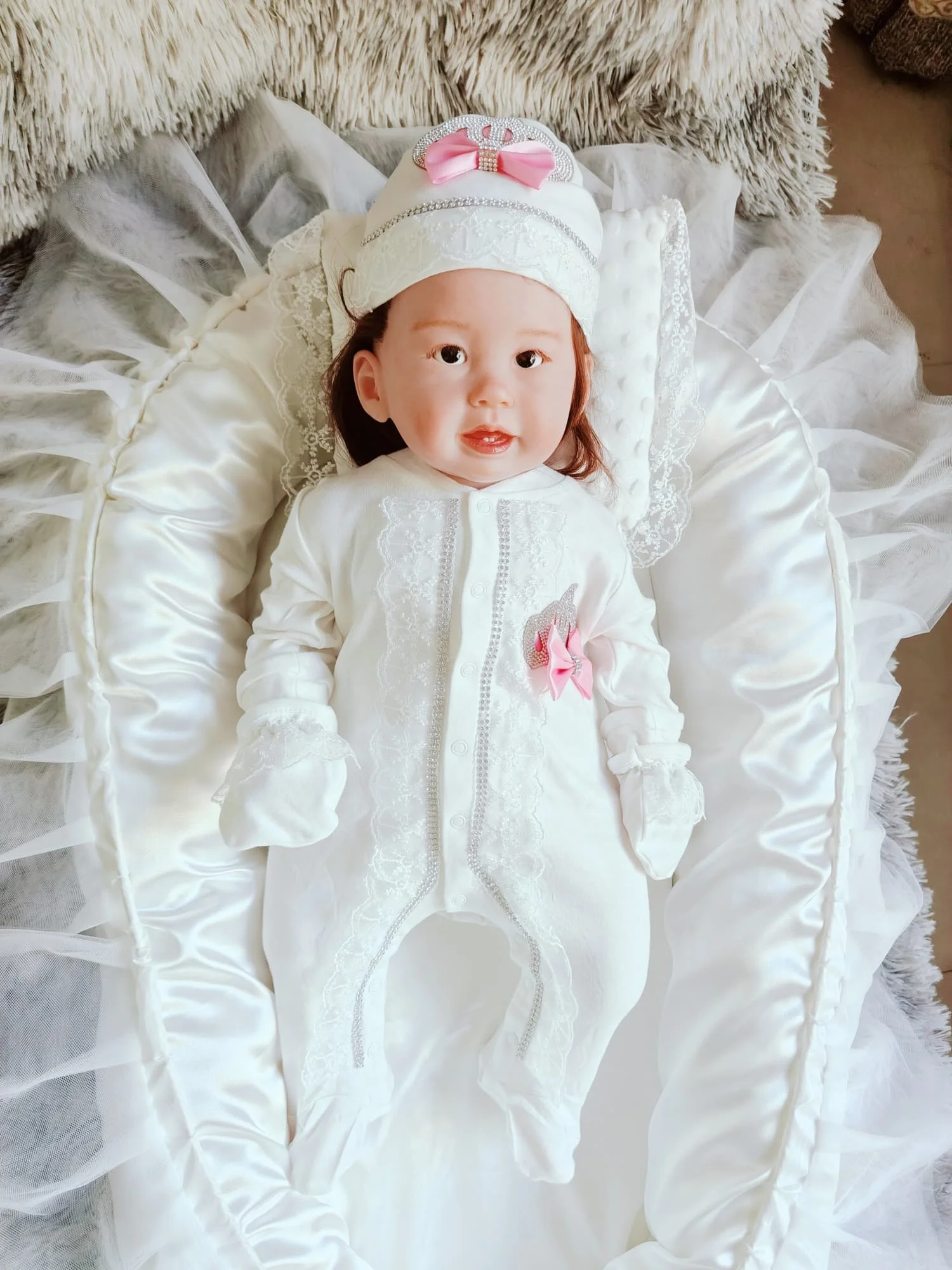 Pristine Ivory White Baby Girl Coming Home Outfit Crown Embroidery Lace Footed Romper Set Unrivaled Quality
Pristine Ivory White Baby Girl Coming Home Outfit Crown Embroidery Lace Footed Romper Set Unrivaled Quality
