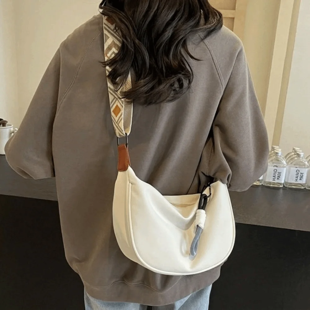 Wide Shoulder Strap Women Crossbody Bag Simple Fashion Style Single Shoulder Bag Commuting Design All-match Oxford Dumpling Bag
Wide Shoulder Strap Women Crossbody Bag Simple Fashion Style Single Shoulder Bag Commuting Design All-match Oxford Dumpling Bag