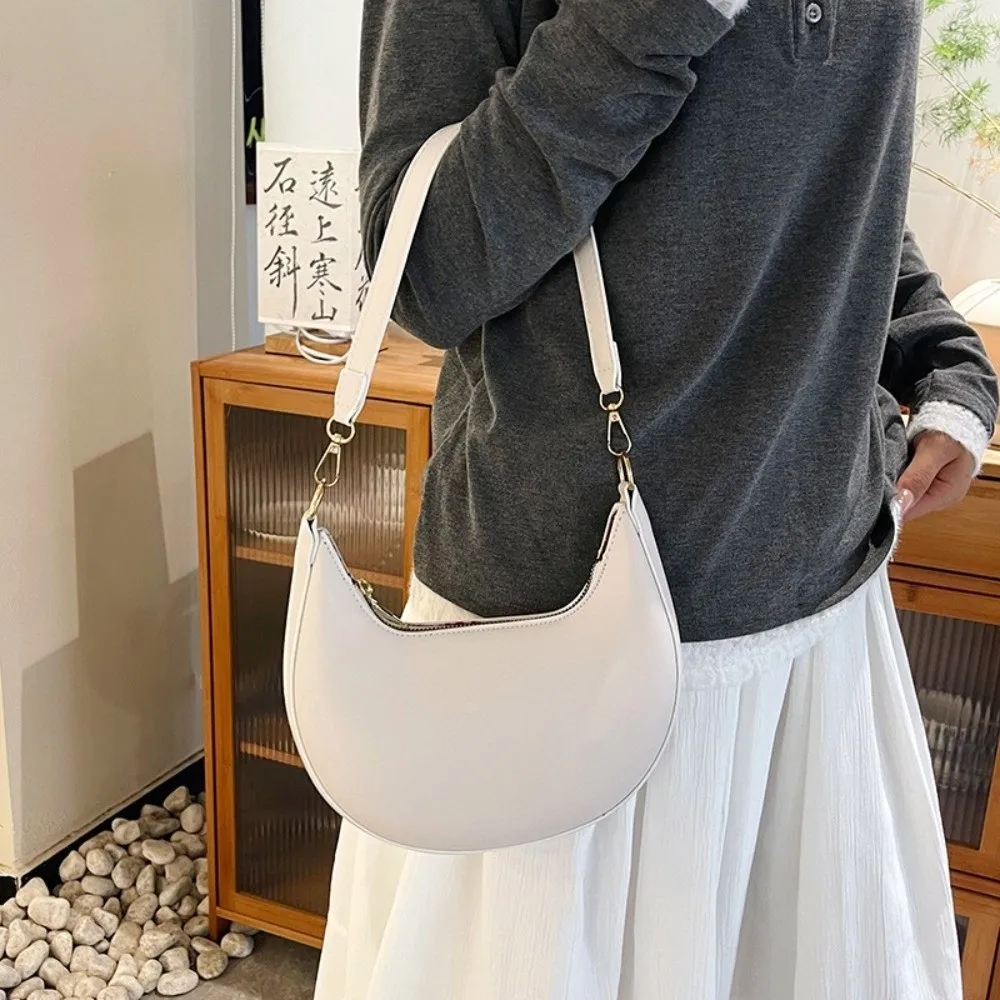 Solid Color Pu Leather Shoulder Bag Moon-shaped Handbag Moon Underarm Bag Korean Style Large Capacity Women's Hobo Bag Women
Solid Color Pu Leather Shoulder Bag Moon-shaped Handbag Moon Underarm Bag Korean Style Large Capacity Women's Hobo Bag Women