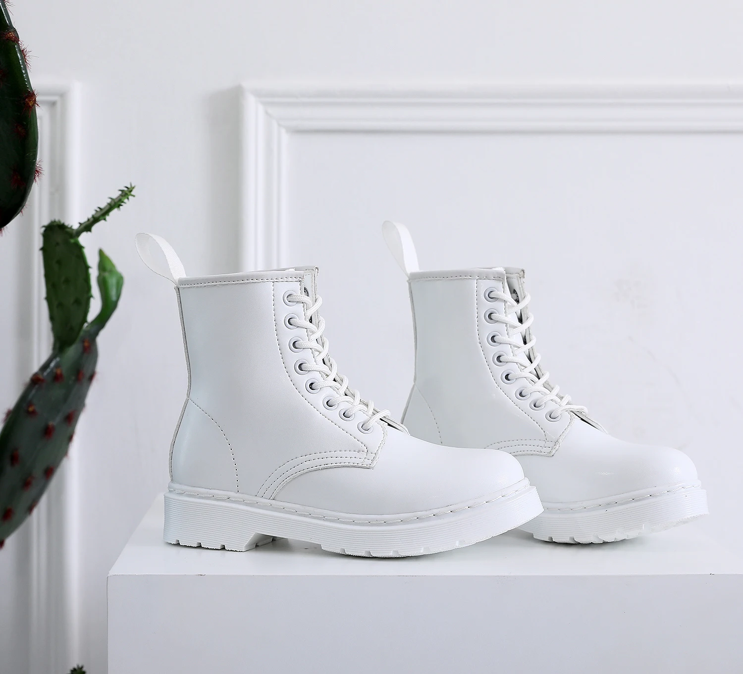 White Couple Ankle Platform Boots Fashion Genuine Leather Shoes For Men And Women Designer Shoe High Quality Brand Gothic Boot
White Couple Ankle Platform Boots Fashion Genuine Leather Shoes For Men And Women Designer Shoe High Quality Brand Gothic Boot