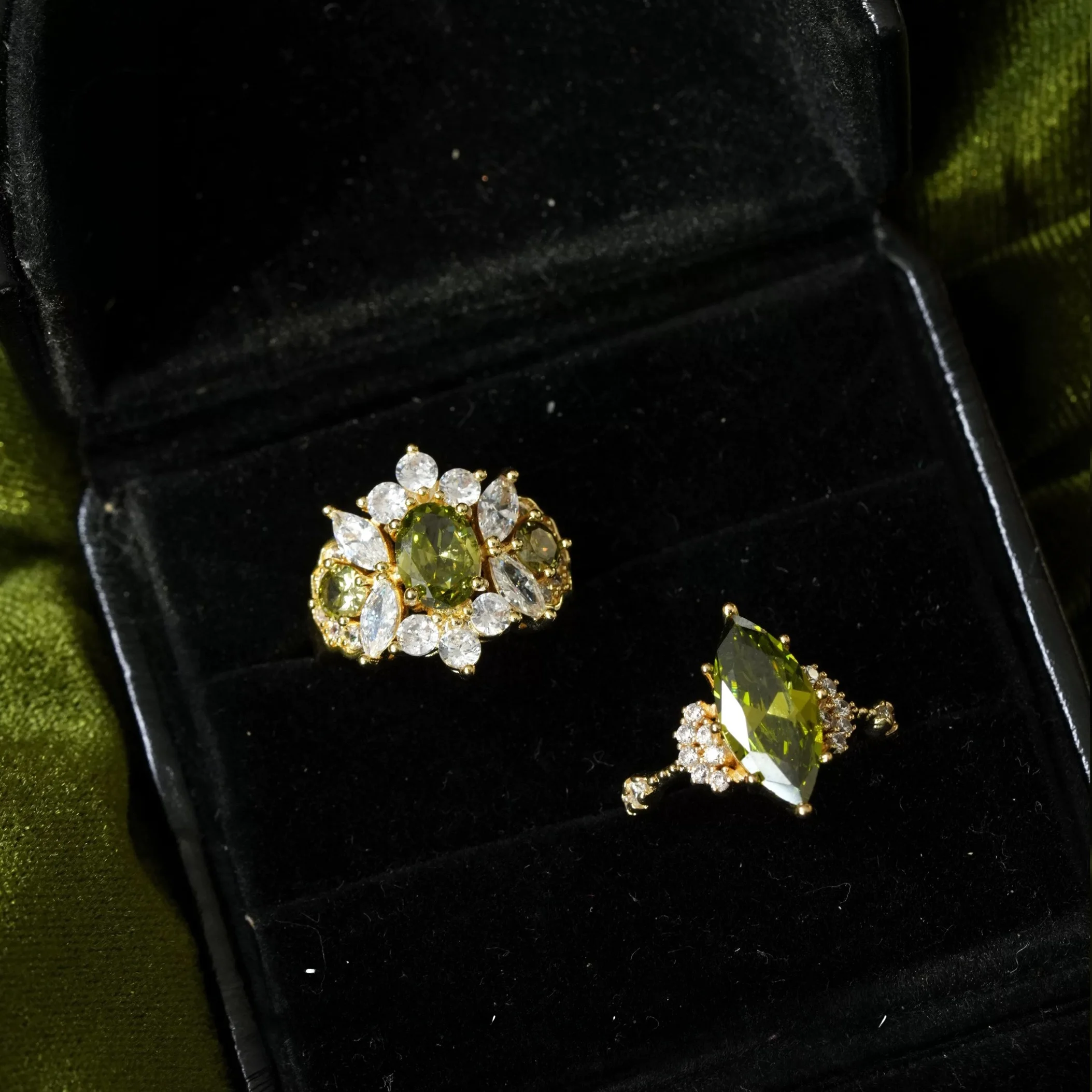 Exquisite Heavy Work Zircon Diamond Ring Vintage Court Style Luxury Stackable Summer New Fashion Jewelry Accessory for Women
Exquisite Heavy Work Zircon Diamond Ring Vintage Court Style Luxury Stackable Summer New Fashion Jewelry Accessory for Women