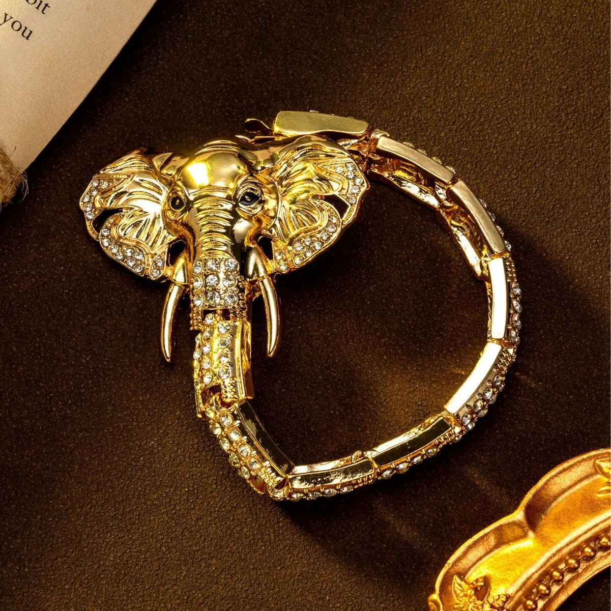 Vintage Luxury Rhinestone Elephant Shaped Bracelet for Women Girls Party Daily Peace Zircon Wear Dance Banquet Accessories Gift
Vintage Luxury Rhinestone Elephant Shaped Bracelet for Women Girls Party Daily Peace Zircon Wear Dance Banquet Accessories Gift