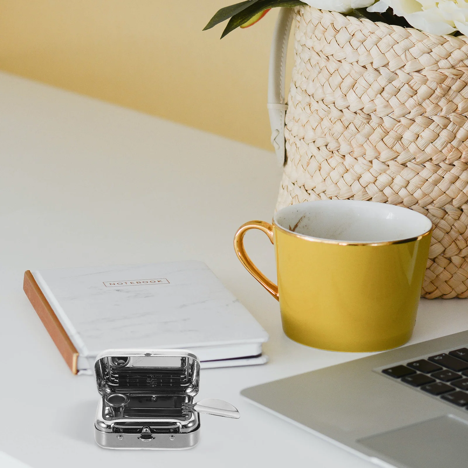 Pocket Ashtray Mini Stainless Steel Portable Windproof Lid Cigar Ash Tray For Travel Car Outdoor Use Metal Cigarette Holder
Pocket Ashtray Mini Stainless Steel Portable Windproof Lid Cigar Ash Tray For Travel Car Outdoor Use Metal Cigarette Holder