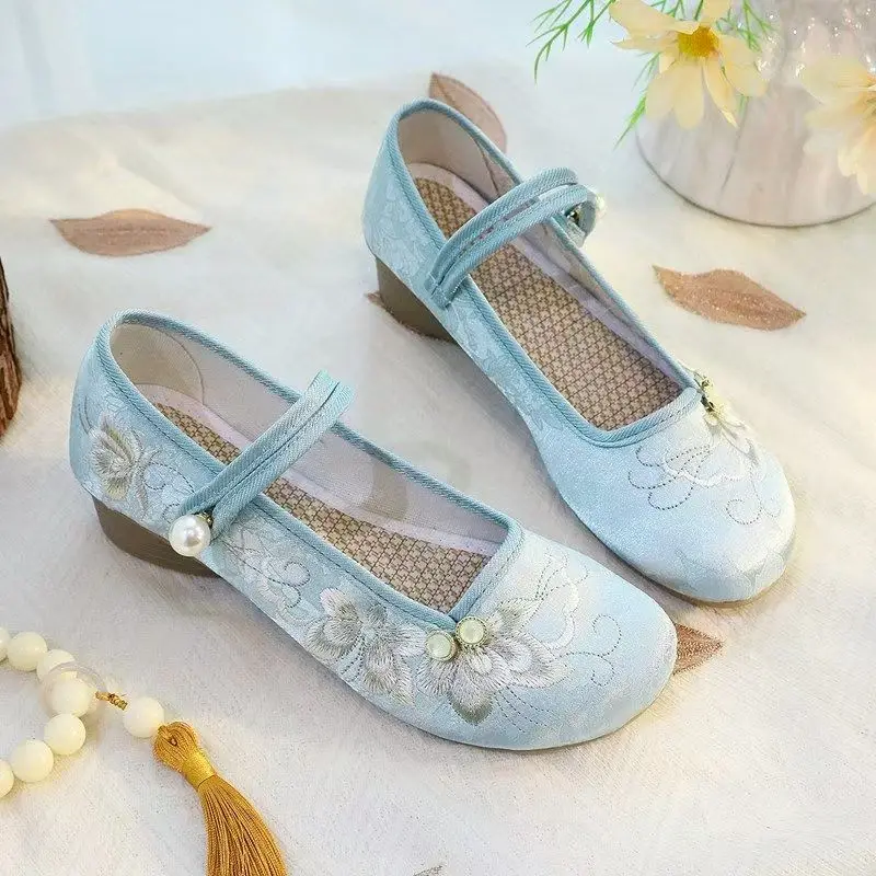 Woman Low Heel Silk Embroidered Shoes Spring Soft sole Non Slip Round Toe Buckle Strap Ethnic style Cheongsam Shoes Hanfu Shoes
Woman Low Heel Silk Embroidered Shoes Spring Soft sole Non Slip Round Toe Buckle Strap Ethnic style Cheongsam Shoes Hanfu Shoes