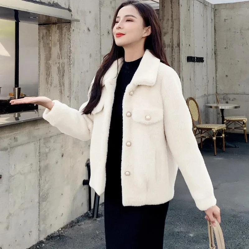 Imitation Mink Plush Outerwear Womens 2022 Winter New Temperament Fashion All-match Woolen Coat Women Casual Short Wool Jacket
Imitation Mink Plush Outerwear Womens 2022 Winter New Temperament Fashion All-match Woolen Coat Women Casual Short Wool Jacket