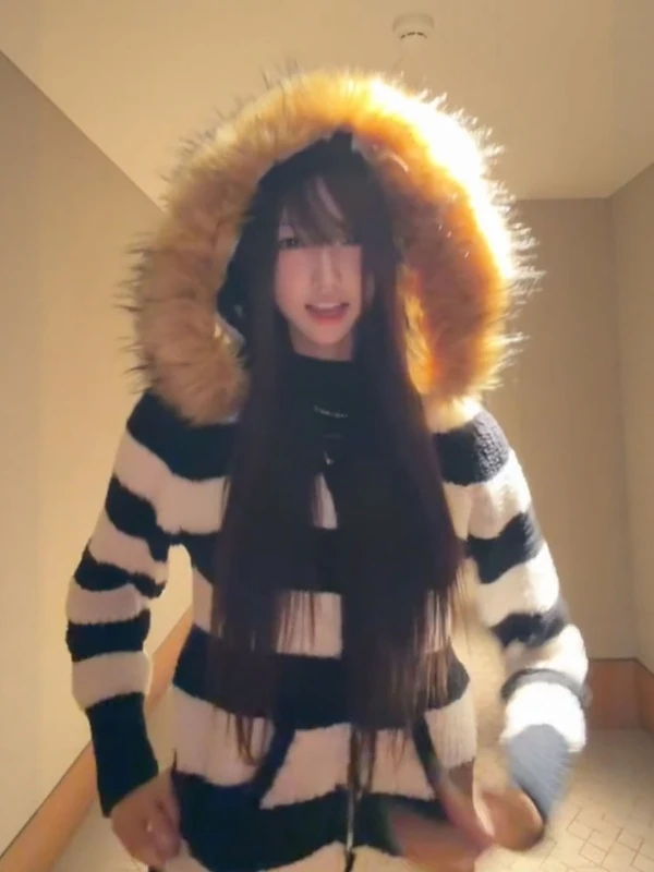 Корейский свитер-худи в полоску, свободного кроя, длинный рукав, зимний топ, красивый, уникальный, модный, женский вязаный трикотаж
Корейский свитер-худи в полоску, свободного кроя, длинный рукав, зимний топ, красивый, уникальный, модный, женский вязаный трикотаж