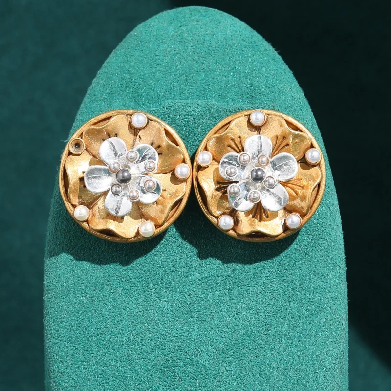 Vintage Flower Earrings Gold Color Pearl Round Wedding For Woman Party Luxury Jewelry Designers Brand Accessories 2026
Vintage Flower Earrings Gold Color Pearl Round Wedding For Woman Party Luxury Jewelry Designers Brand Accessories 2026