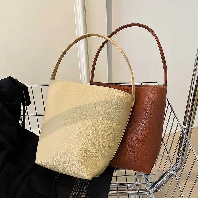 Summer Simple Large Capacity Tote Bag for Women 2025 New Fashion Commuter Shoulder Bags Solid Color Versatile Bucket Handbags
Summer Simple Large Capacity Tote Bag for Women 2025 New Fashion Commuter Shoulder Bags Solid Color Versatile Bucket Handbags