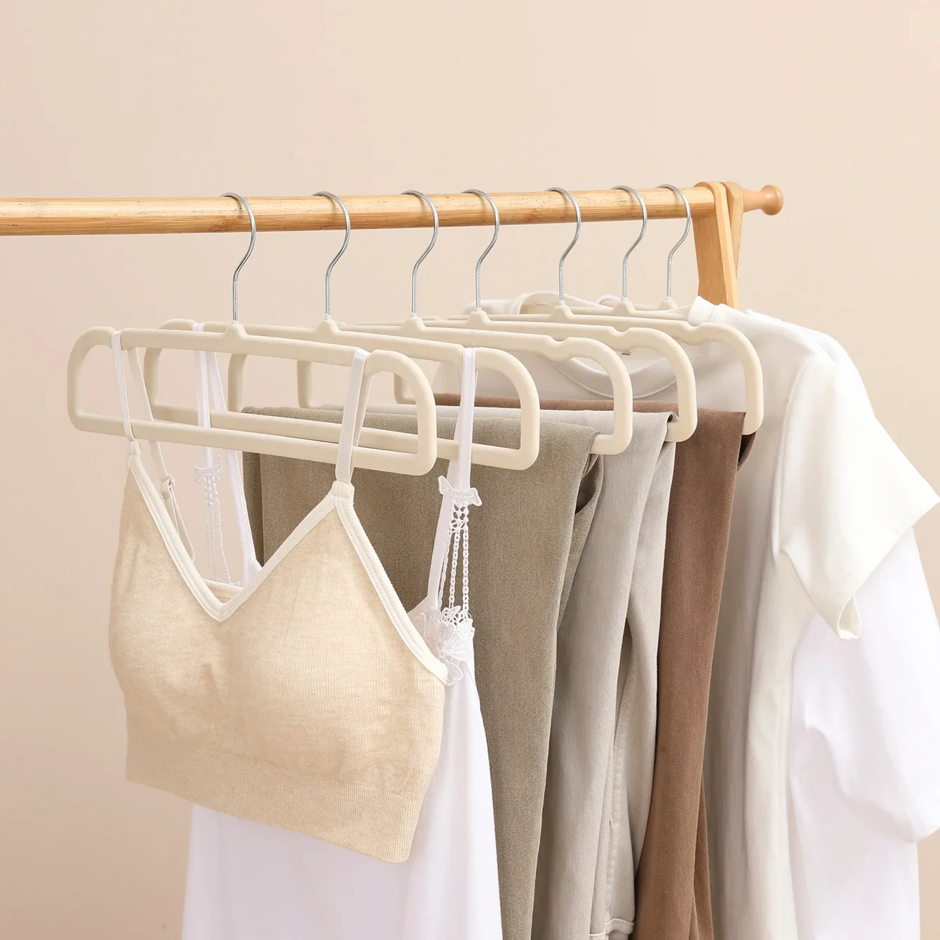 10/20Pcs Square Flocked Trouser Rack New Thickeneded and Durable Flocked Trouser Hanger for Dormitories Non-Slip Non-Bulging Su
10/20Pcs Square Flocked Trouser Rack New Thickeneded and Durable Flocked Trouser Hanger for Dormitories Non-Slip Non-Bulging Su