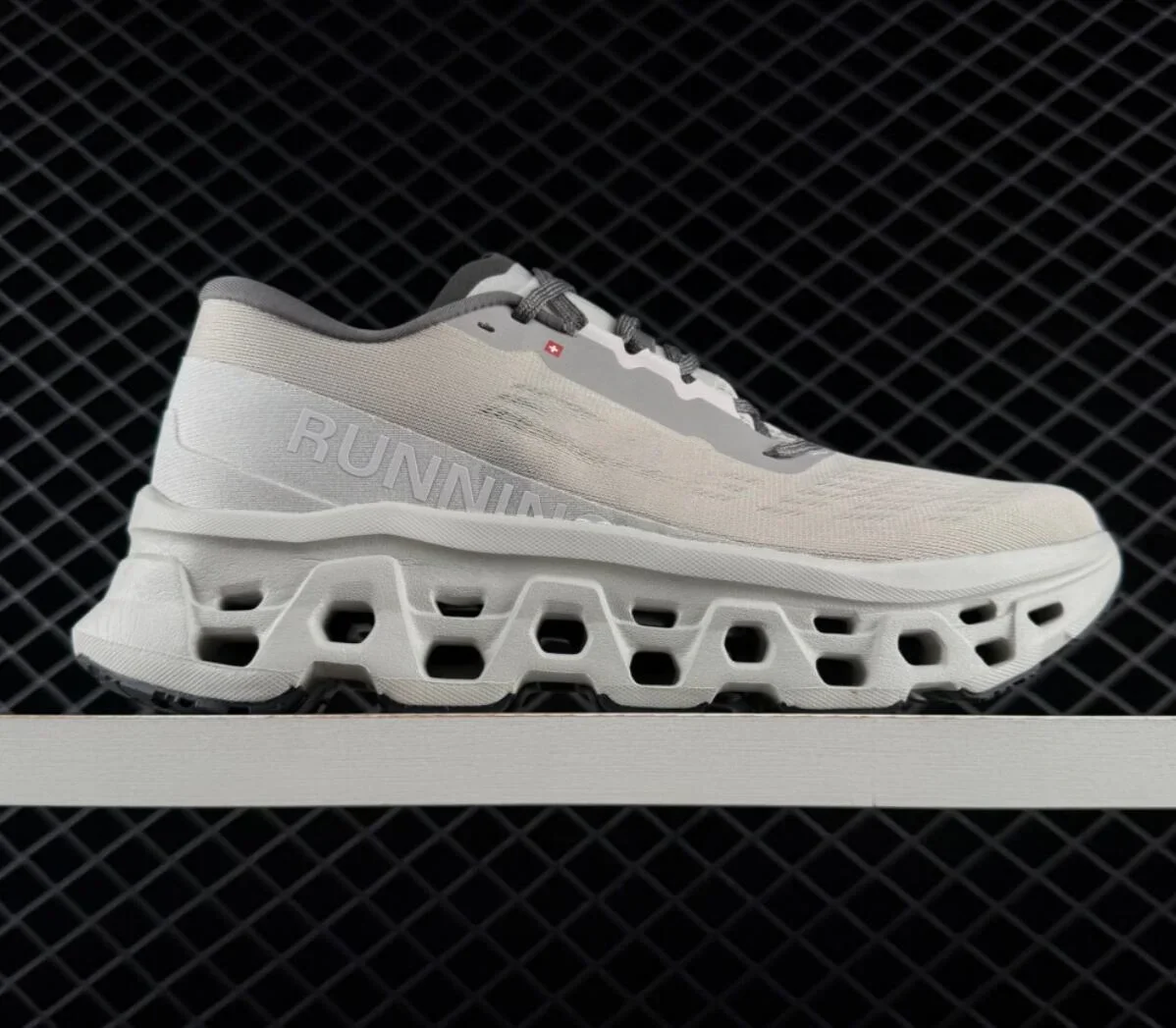 2025 Spring and Autumn Men Women Cloudtilt Shockproof Runner Shoes Unisex Breathable Ultralight Running Cushion Casual Sneakers seohS oneS
2025 Spring and Autumn Men Women Cloudtilt Shockproof Runner Shoes Unisex Breathable Ultralight Running Cushion Casual Sneakers seohS oneS