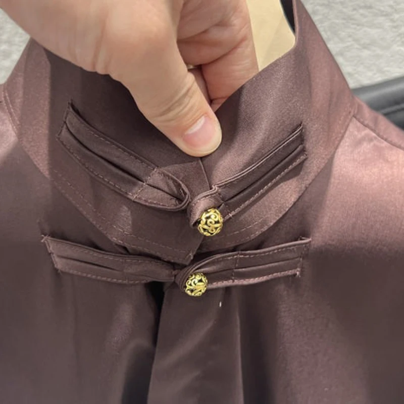 Новая мужская рубашка с длинными рукавами в китайском стиле, воротником-стойкой и застежкой-лягушкой, блестящая атласная ткань
Новая мужская рубашка с длинными рукавами в китайском стиле, воротником-стойкой и застежкой-лягушкой, блестящая атласная ткань