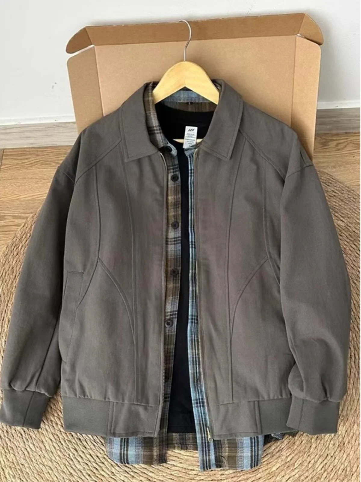 Мужская демисезонная куртка Cleanfit Deconstructed Workwear: свободный крой, повседневный стиль, бейсбольный воротник, защита от сминания, длинный рукав
Мужская демисезонная куртка Cleanfit Deconstructed Workwear: свободный крой, повседневный стиль, бейсбольный воротник, защита от сминания, длинный рукав