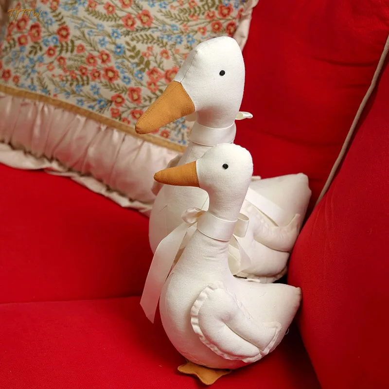 Nordic Style Cotton Goose Stuffed Animal Minimalist White Duck Plush Toy for Bedroom Decor Photography Prop Companion Doll
Nordic Style Cotton Goose Stuffed Animal Minimalist White Duck Plush Toy for Bedroom Decor Photography Prop Companion Doll