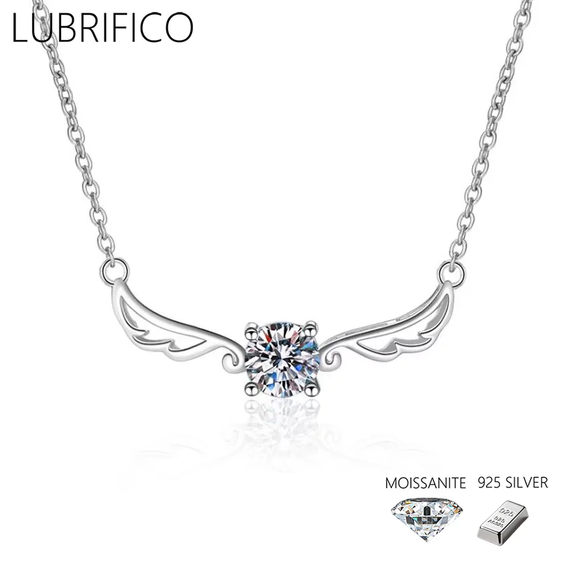5mm D Color Moissanite The Shape Of Wings Necklace 925 Sterling Silver Lab Diamond Pendant Women Gifts Wedding Fine Jewelry
5mm D Color Moissanite The Shape Of Wings Necklace 925 Sterling Silver Lab Diamond Pendant Women Gifts Wedding Fine Jewelry