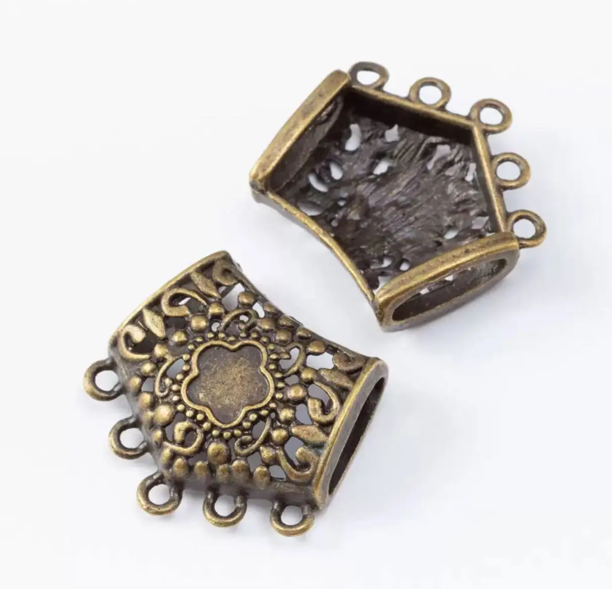3pcs 30*28mm Zinc alloy metal Vintage connector for jewelry handmade HWL2662 
3pcs 30*28mm Zinc alloy metal Vintage connector for jewelry handmade HWL2662
