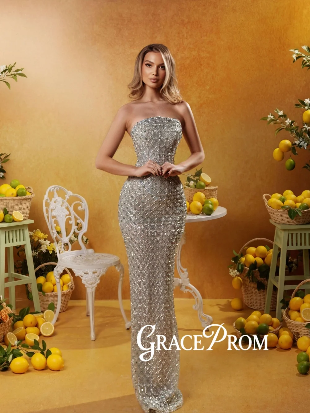 New Arrival Dazzling Crystal Evening Dress Floor-length Strapless Wedding Party Gown Customized Captivating Red Carpet Gowns
New Arrival Dazzling Crystal Evening Dress Floor-length Strapless Wedding Party Gown Customized Captivating Red Carpet Gowns