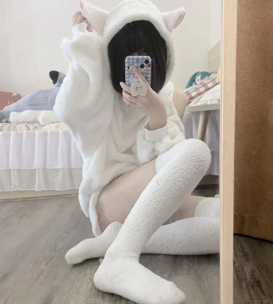 Japanese Style Off-Shoulder Cat Ear Hooded Fleece Pullover Sweater And Shorts 2-Piece Set Sweet Cute Women's Pajamas
Japanese Style Off-Shoulder Cat Ear Hooded Fleece Pullover Sweater And Shorts 2-Piece Set Sweet Cute Women's Pajamas