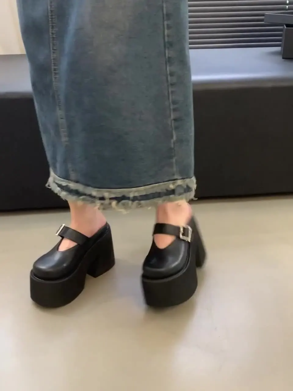 Big Size Shoes Woman Round Toe Modis Low Heels Clogs Platform Elegant Large Size Summer 2024 Creepers Super High Rubber Slipper
Big Size Shoes Woman Round Toe Modis Low Heels Clogs Platform Elegant Large Size Summer 2024 Creepers Super High Rubber Slipper