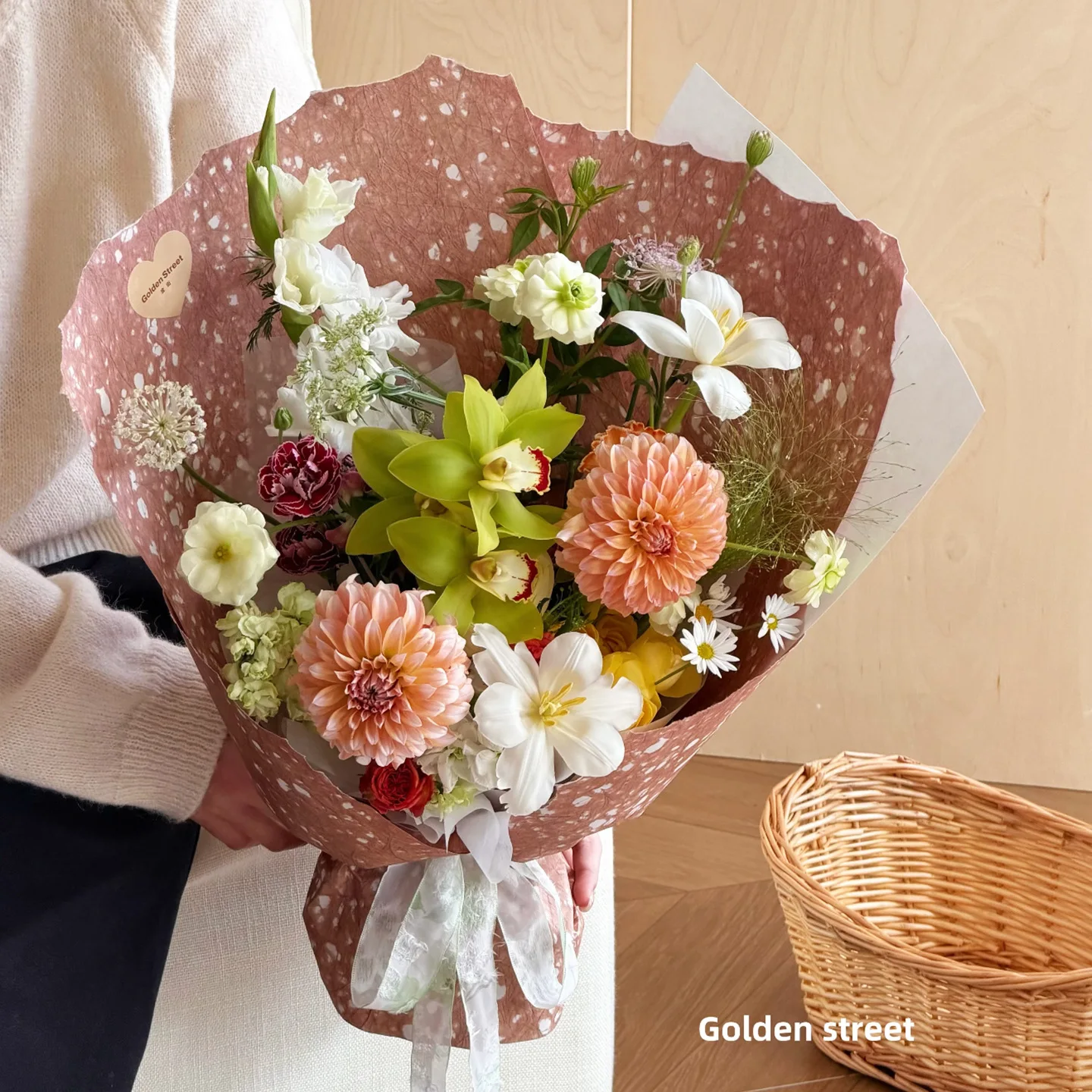 10pcs Hollow Packaging Paper Flower Bouquet Package Papers Flower Shop Wrapping Supplies Mother's Day Present Packing Materials
10pcs Hollow Packaging Paper Flower Bouquet Package Papers Flower Shop Wrapping Supplies Mother's Day Present Packing Materials