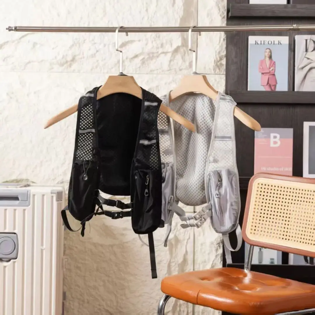 Мужской спортивный жилет-сумка с регулируемыми молниями и функциональным дизайном для активного отдыха, универсальный и практичный
Мужской спортивный жилет-сумка с регулируемыми молниями и функциональным дизайном для активного отдыха, универсальный и практичный