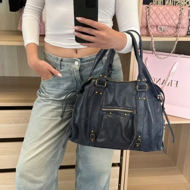 2026 New Vintage Motorcycle Tote Bag Large Capacity Women Handbag Y2K Streetwear Shoulder Bag for Ladies
2026 New Vintage Motorcycle Tote Bag Large Capacity Women Handbag Y2K Streetwear Shoulder Bag for Ladies