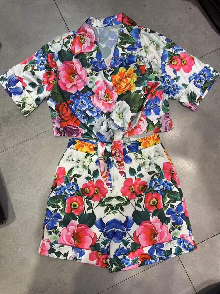 Retro summer new lapel short sleeve single-breasted short print shirt+high waist shorts fashion women's two-piece suit
Retro summer new lapel short sleeve single-breasted short print shirt+high waist shorts fashion women's two-piece suit