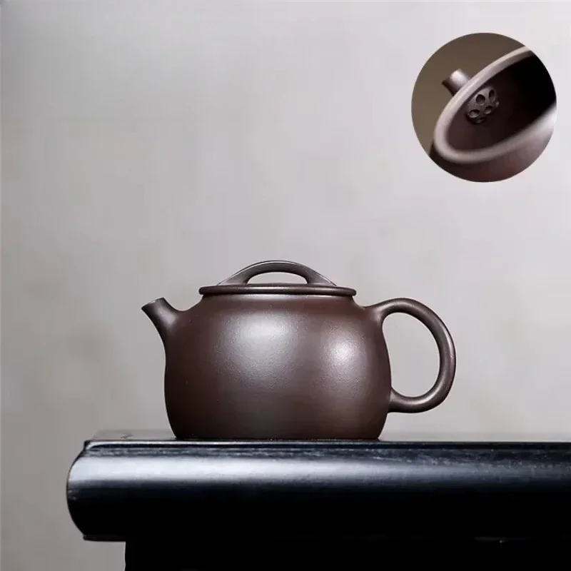 180ml Creative Yixing Purple Clay Teapots Master Handmade Well Curb Pot Raw Ore Purple Mud Kettle Zisha Tea Set Craft Collection
180ml Creative Yixing Purple Clay Teapots Master Handmade Well Curb Pot Raw Ore Purple Mud Kettle Zisha Tea Set Craft Collection