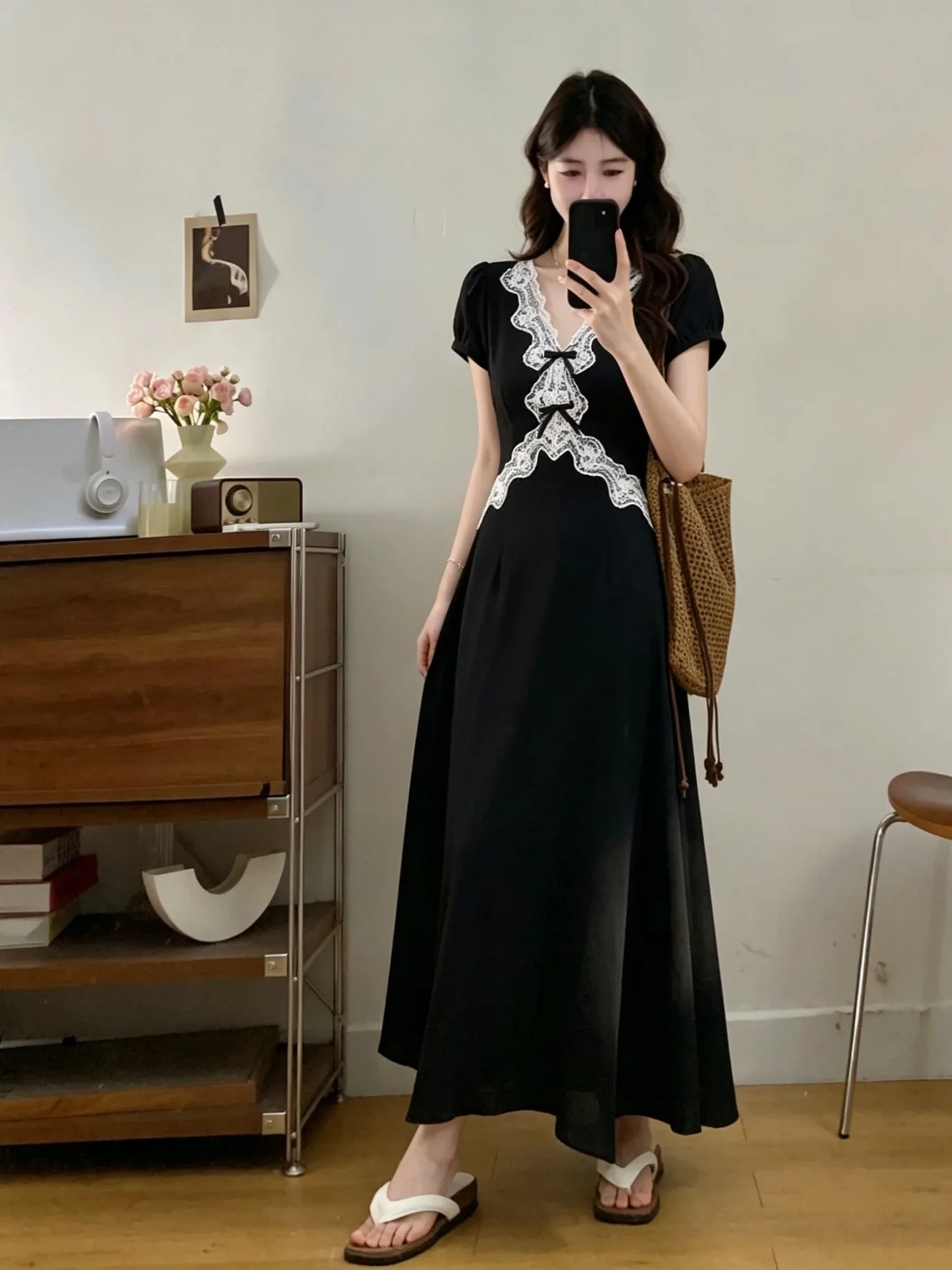 Elegant plus Size Black Lace Dress Fashionable Summer Casual Loose Fit V-Neck Midi Dress Versatile for plus Size Women
Elegant plus Size Black Lace Dress Fashionable Summer Casual Loose Fit V-Neck Midi Dress Versatile for plus Size Women