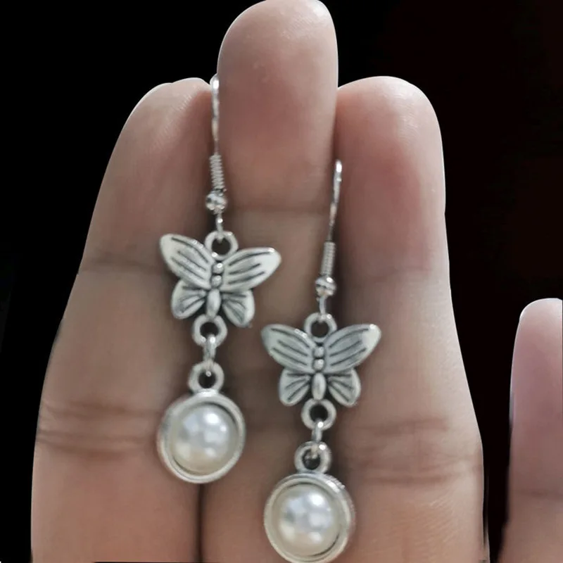 2 Pcs Vintage Creative Butterfly Personality Imitation Pearl Silver Color Dangle Earring Woman Party Prom Daily Gift Jewelry
2 Pcs Vintage Creative Butterfly Personality Imitation Pearl Silver Color Dangle Earring Woman Party Prom Daily Gift Jewelry