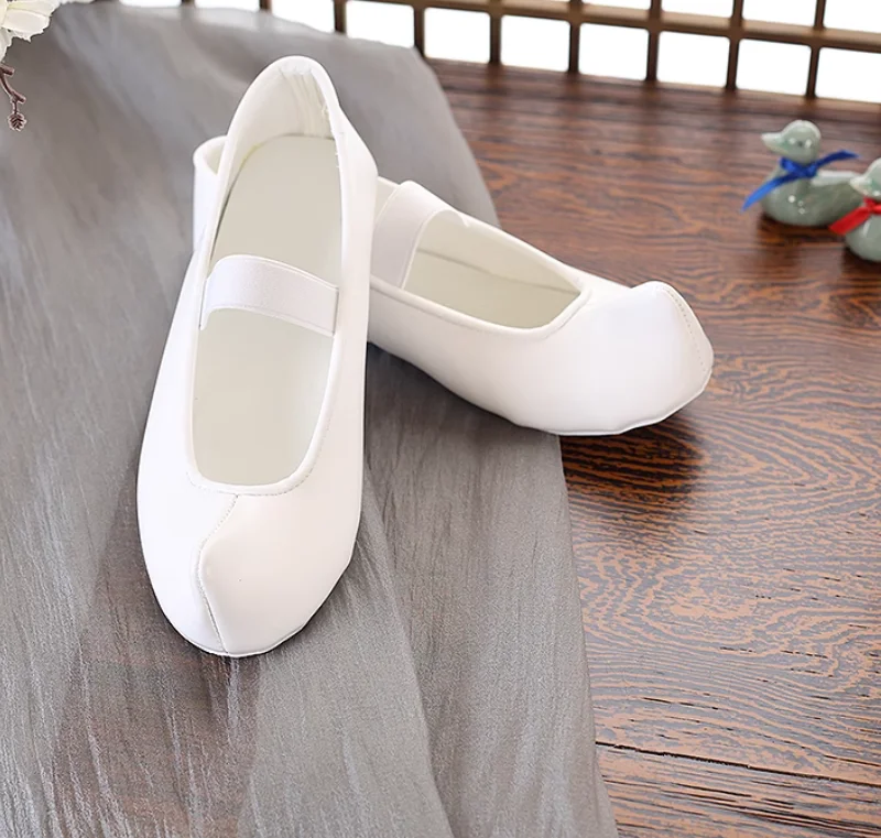 Korean Traditional Dance Hook Shoes With Flat Heels - increased By 3-5cm Inside
Korean Traditional Dance Hook Shoes With Flat Heels - increased By 3-5cm Inside