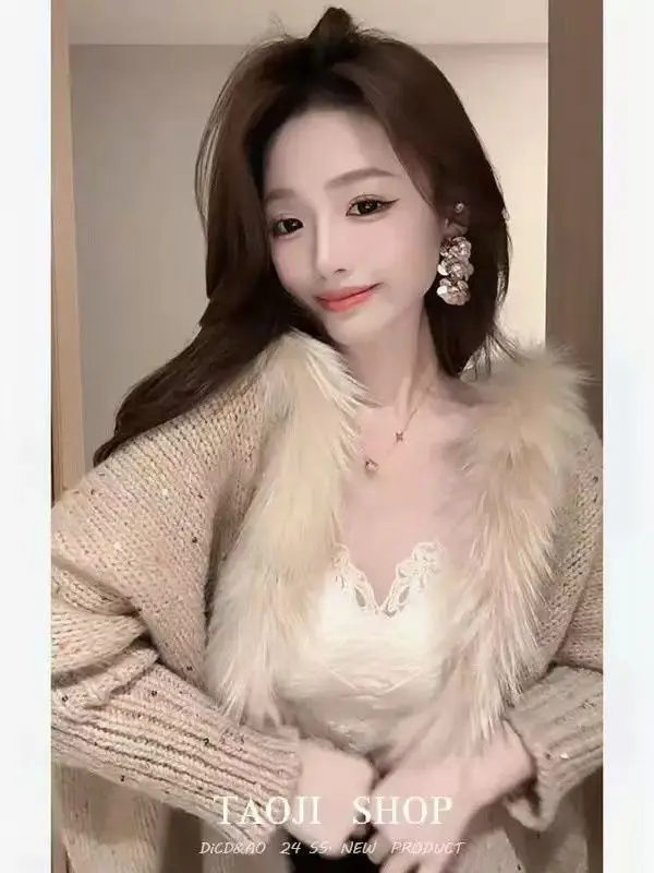 French Style Plush Stitching Long-sleeved Coat for Women Autumn New Pure Lust High-end Loose and Slim Sequined Knitted Cardigan
French Style Plush Stitching Long-sleeved Coat for Women Autumn New Pure Lust High-end Loose and Slim Sequined Knitted Cardigan