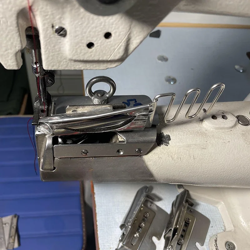 The edge wrapping machine quickly changes the bracket, jerk off, pull the drum, mouth plate, and roller in one drag and three
The edge wrapping machine quickly changes the bracket, jerk off, pull the drum, mouth plate, and roller in one drag and three