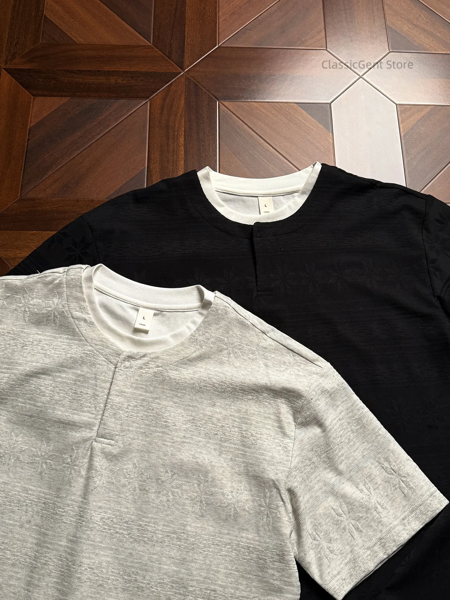Fair Island Jacquard Horizontal Stripe Texture, Small V Henry Neck 8.1oz Loose Short Sleeve T-Shirt
Fair Island Jacquard Horizontal Stripe Texture, Small V Henry Neck 8.1oz Loose Short Sleeve T-Shirt