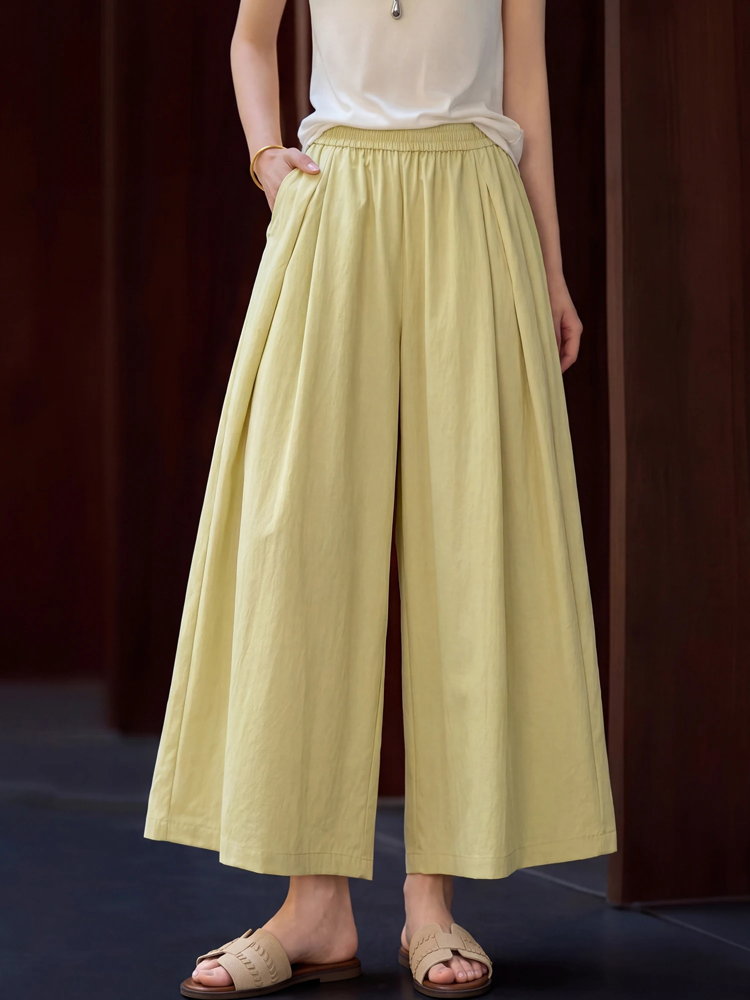 Ice Smooth Nine-Tenths Elastic Waist Big Foot Pants Heavy Duty Sand Washed Milk Skin Pattern Ladies Casual Pants Polyester Fiber
Ice Smooth Nine-Tenths Elastic Waist Big Foot Pants Heavy Duty Sand Washed Milk Skin Pattern Ladies Casual Pants Polyester Fiber
