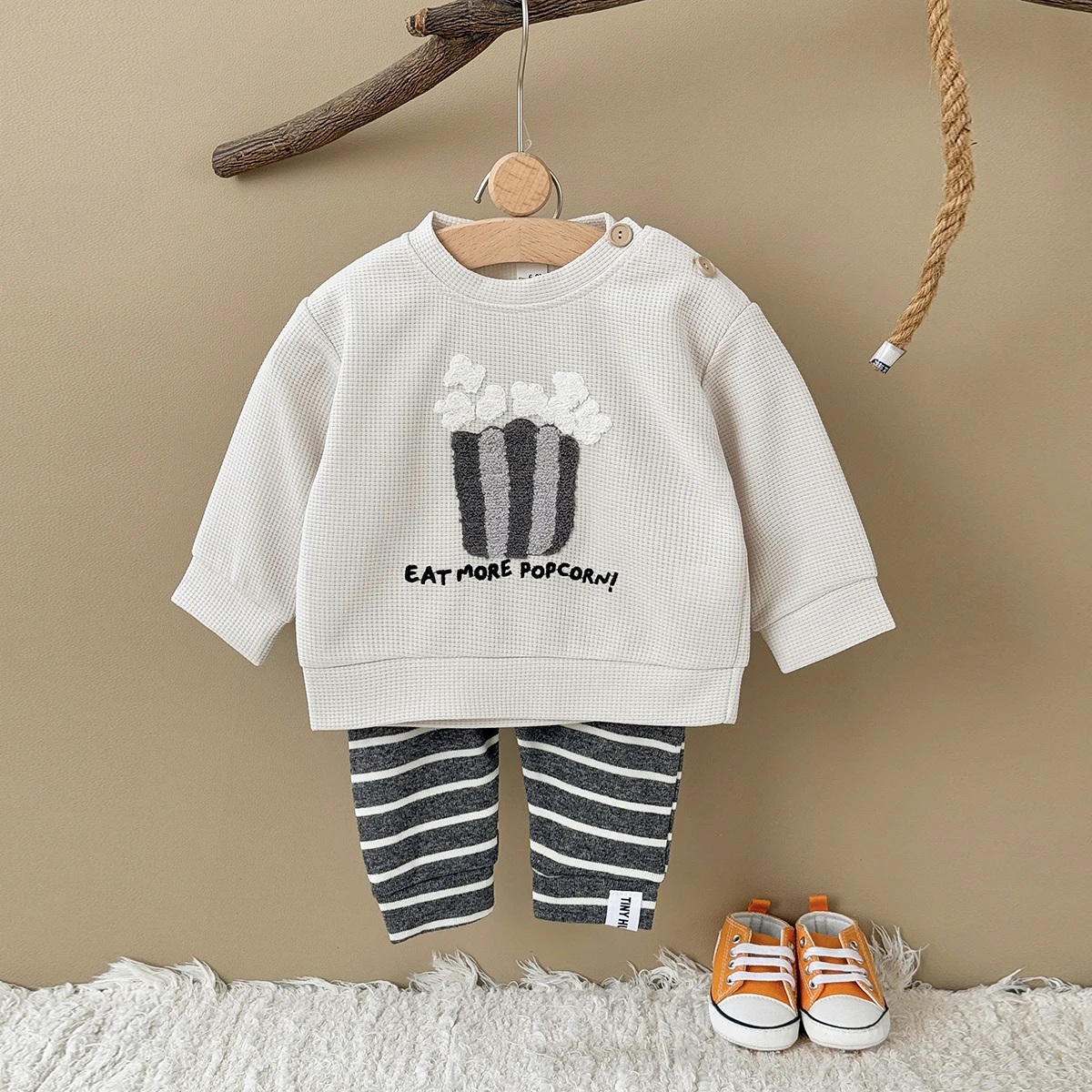 2 шт./компл., осенняя новая одежда для малышей, полотенце для попкорна с длинными рукавами, топ с вышивкой + полосатые штаны, удобный костюм для младенцев, повседневный костюм для новорожденных
2 шт./компл., осенняя новая одежда для малышей, полотенце для попкорна с длинными рукавами, топ с вышивкой + полосатые штаны, удобный костюм для младенцев, повседневный костюм для новорожденных
